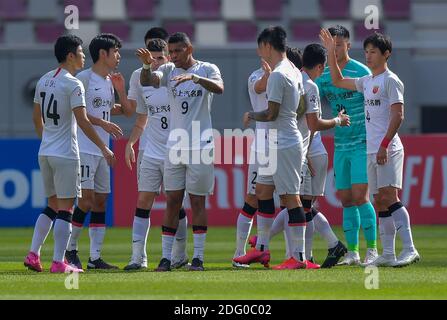 Doha, Qatar. 7 Dic 2020. I giocatori del SIPG FC di Shanghai reagiscono prima della partita del round 16 della AFC Champions League tra Shanghai SIGG FC della Cina e Vissel Kobe del Giappone a Doha, Qatar, 7 dicembre 2020. Credit: Nikku/Xinhua/Alamy Live News Foto Stock