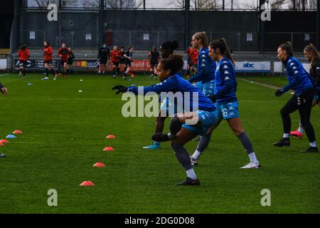 Dartford, Regno Unito. 06 dicembre 2020. London City si riscalda durante la partita fa Women's Championship tra London City Lionesses e Coventry United. Sam Mallia Credit: SPP Sport Press Photo. /Alamy Live News Foto Stock