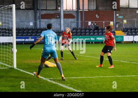 Dartford, Regno Unito. 06 dicembre 2020. Kallie Balfour (14 London City Lionesses) segna durante la partita fa Women's Championship tra London City Lionesses e Coventry United. Sam Mallia Credit: SPP Sport Press Photo. /Alamy Live News Foto Stock