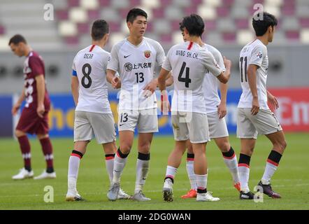 Doha, Qatar. 7 Dic 2020. I giocatori del SIPG FC di Shanghai reagiscono dopo la partita del round 16 della AFC Champions League tra la Shanghai SIPG FC della Cina e Vissel Kobe del Giappone a Doha, Qatar, 7 dicembre 2020. Credit: Nikku/Xinhua/Alamy Live News Foto Stock