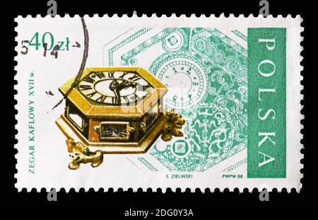 MOSCA, RUSSIA - 18 AGOSTO 2018: Un francobollo stampato in Polonia mostra Danzica orologio a sei lati firmato da Benjamin Zoll, 17 ° secolo, Antique Clock serie, Foto Stock