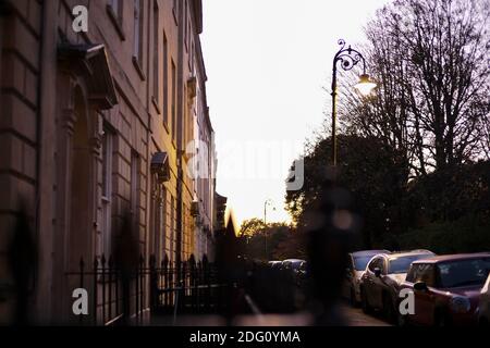 Ci sono molti posti a Bristol e dintorni Fate una passeggiata questo inverno raccogliere una tazza di Caffè e passeggiata attraverso il sottoerb georgiano di Clifton Village Foto Stock