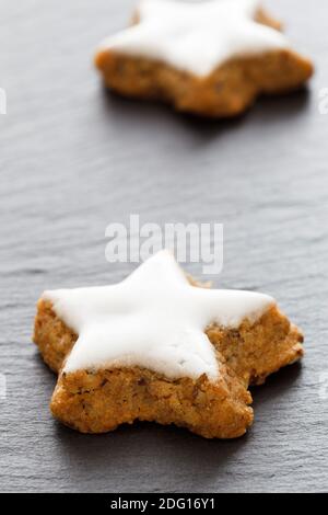 A forma di stella biscotti alla cannella Foto Stock