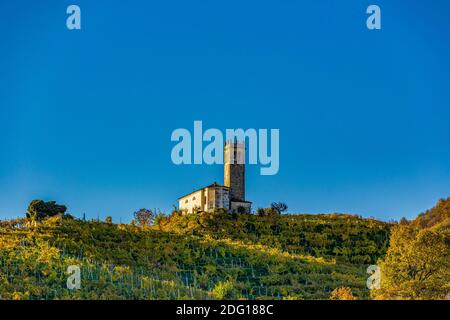 Italia Veneto - Credazzo - Farra di Soligo - Prealpi Trevigiane - Chiesa di San Lorenzo Foto Stock