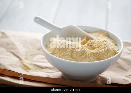 Chickpea Flour in un recipiente Foto Stock