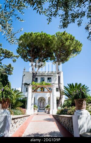 La facciata anteriore di Villa Eva nella città di Ravello Italia. Una rinomata location per matrimoni e una villa privata. Architettura italiana e villa di lusso. Foto Stock