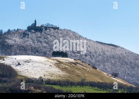 Burg Teck mit Neuschnee Foto Stock