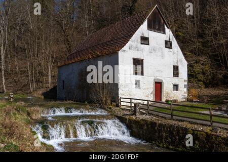 Hasenbach bei der Wimsener Höhle, Hayingen Foto Stock