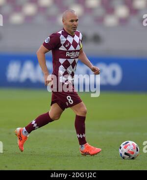 Doha, Qatar. 7 Dic 2020. Andres Iniesta di Vissel Kobe compete durante il round 16 della AFC Champions League tra Shanghai SIGG FC della Cina e Vissel Kobe del Giappone a Doha, Qatar, 7 dicembre 2020. Credit: Nikku/Xinhua/Alamy Live News Foto Stock