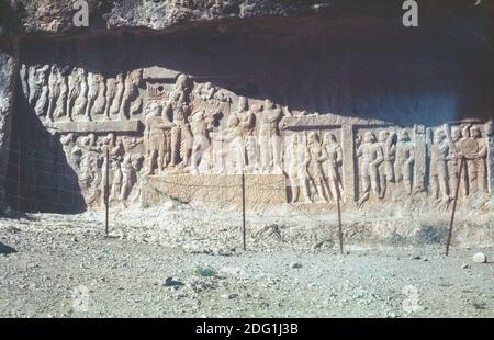 Il Trionfo di Shapur, rilievo roccioso sasaniano, Bishapur, provincia di Fars, Iran Foto Stock