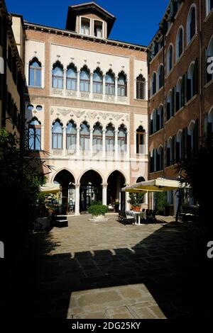 Vista sul Sina Centurion Venezia, un hotel di lusso in un palazzo storico situato sul Canal Grande a Venezia Foto Stock