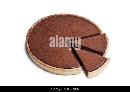 Caramello salato e crostata di cioccolato isolato su bianco Foto Stock