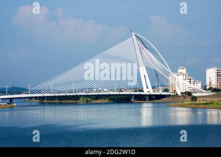 Un ponte sospeso a Putrajaya, Malesia Foto Stock