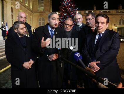 Capo Rabbino francese Haim Korsia, Presidente del Concistoro centrale ebraico francese Joel Mergui, Presidente della Federazione Protestante di Francia Pastore Francois Clavairoly dopo il discorso di Capodanno del presidente francese alle autorità religiose, il 5 gennaio 2017, presso il Palazzo Elysee di Parigi, Francia. Foto di Somer/ABACAPRESS.COM Foto Stock