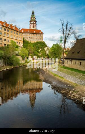 Cesky Krumlov Castello e Castello con torre, Cesky Krumlov, Boemia meridionale, Repubblica Ceca Foto Stock