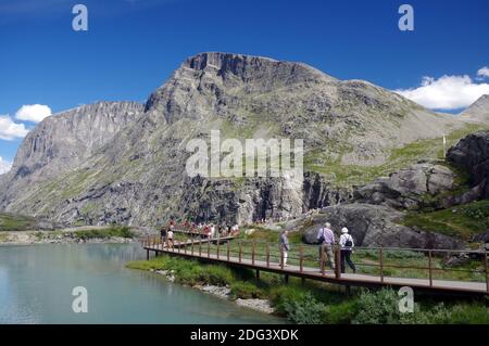 Alla piattaforma di osservazione di Trollstigen Foto Stock