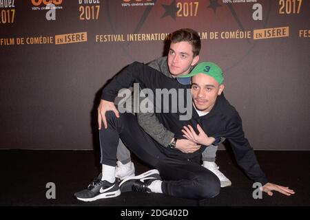 Panayotis Pascot, Yvick Letexier ( Mister V ) durante la cerimonia di chiusura del 20° Festival della Commedia di Alpe d'Huez a l'Alpe d'Huez, Francia, il 21 gennaio 2017. Foto di Julien Reynaud/APS-Medias/ABACAPRESS.COM Foto Stock