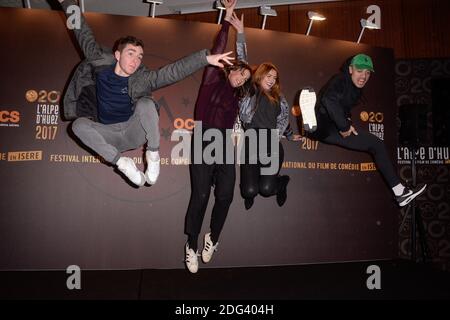 Panayotis Pascot, Charlotte Gabris, Andy, Yvick Letexier (Mister V) durante la cerimonia di chiusura del 20° Alpe d'Huez Comedy Film Festival a l'Alpe d'Huez, Francia, il 21 gennaio 2017. Foto di Julien Reynaud/APS-Medias/ABACAPRESS.COM Foto Stock