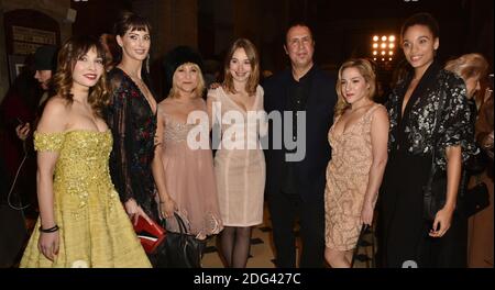 Frederique Bel, Berengere Krief, Deborah François, Tony Ward, Marilou Berry e Stefi Celma partecipano agli spettacoli della Primavera Estate 2017 di Tony Ward Haute Couture nell'ambito della settimana della Moda di Parigi il 23 gennaio 2017 a Parigi, Francia. Foto di Laurent Zabulon/ABACAPRESS.COM Foto Stock