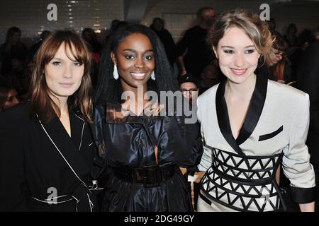 Ana Girardot, Aissa Maiga e Deborah Francois partecipano allo spettacolo Jean-Paul Gaultier Haute Couture Primavera Estate 2017 come parte della settimana della Moda di Parigi il 25 gennaio 2016 a Parigi, Francia. Foto di Aurore Marechal/ABACAPRESS.COM Foto Stock