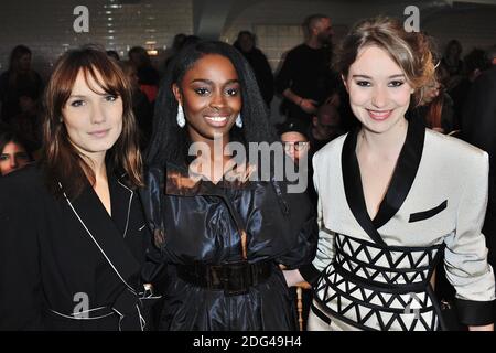 Ana Girardot, Aissa Maiga e Deborah Francois partecipano allo spettacolo Jean-Paul Gaultier Haute Couture Primavera Estate 2017 come parte della settimana della Moda di Parigi il 25 gennaio 2016 a Parigi, Francia. Foto di Aurore Marechal/ABACAPRESS.COM Foto Stock