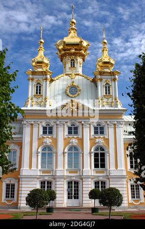 Chiesa di San Pietro e Paolo a Palazzo Peterhof. San Pietroburgo Foto Stock