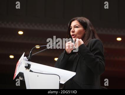 Il sindaco di Parigi Anne Hidalgo ha pronunciato il suo discorso durante la conferenza di leadership del PS per le elezioni presidenziali e legislative che si terranno a Mutualite a Parigi, in Francia, il 5 febbraio 2017. Foto di Somer/ABACAPRESS.COM Foto Stock