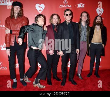 I musicisti Daniel Tichenor, Jared Champion, Matt Shultz, Brad Shultz, Nick Bockrath, e Matthan Minster del gruppo musicale Cage the Elephant partecipano alla 2017 MusiCares persona dell'anno in onore di Tom Petty il 10 febbraio 2017 a Los Angeles, CA, USA. Foto di Lionel Hahn/ABACAPRESS.COM Foto Stock