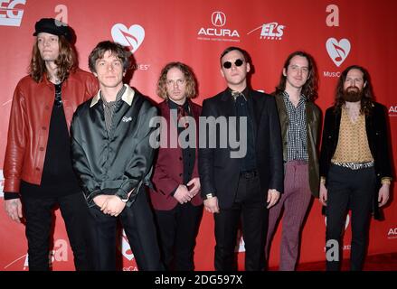 I musicisti Daniel Tichenor, Jared Champion, Matt Shultz, Brad Shultz, Nick Bockrath, e Matthan Minster del gruppo musicale Cage the Elephant partecipano alla 2017 MusiCares persona dell'anno in onore di Tom Petty il 10 febbraio 2017 a Los Angeles, CA, USA. Foto di Lionel Hahn/ABACAPRESS.COM Foto Stock