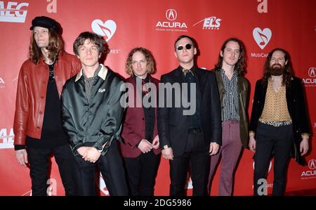 I musicisti Daniel Tichenor, Jared Champion, Matt Shultz, Brad Shultz, Nick Bockrath, e Matthan Minster del gruppo musicale Cage the Elephant partecipano alla 2017 MusiCares persona dell'anno in onore di Tom Petty il 10 febbraio 2017 a Los Angeles, CA, USA. Foto di Lionel Hahn/ABACAPRESS.COM Foto Stock