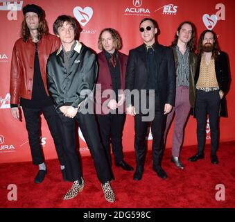 I musicisti Daniel Tichenor, Jared Champion, Matt Shultz, Brad Shultz, Nick Bockrath, e Matthan Minster del gruppo musicale Cage the Elephant partecipano alla 2017 MusiCares persona dell'anno in onore di Tom Petty il 10 febbraio 2017 a Los Angeles, CA, USA. Foto di Lionel Hahn/ABACAPRESS.COM Foto Stock