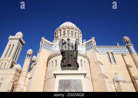 Vista generale della Basilica di Notre Dame d'Afrique nel quartiere di Bab el-Oued ad Algeri, Algeria, il 14 febbraio 2017. Foto di Billal Bensalem/APP/ABACAPRESS.COM Foto Stock
