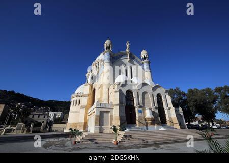 Vista generale della Basilica di Notre Dame d'Afrique nel quartiere di Bab el-Oued ad Algeri, Algeria, il 14 febbraio 2017. Foto di Billal Bensalem/APP/ABACAPRESS.COM Foto Stock