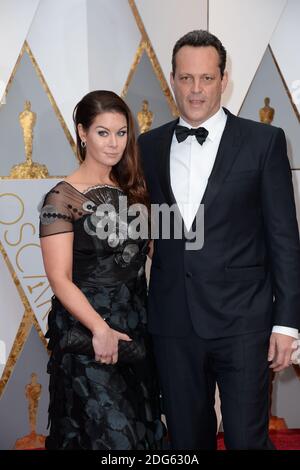 Kyla Weber (L) e l'attore vince Vaughn in arrivo per l'89a cerimonia Oscar (Academy Awards) al Dolby Theatre di Los Angeles, CA, USA, 26 febbraio 2017. Foto di Lionel Hahn/ABACAPRESS.COM Foto Stock