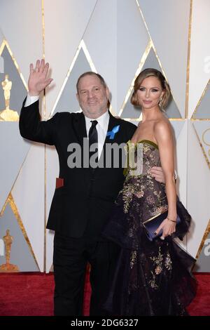 Il produttore Harvey Weinstein (L) e la designer Georgina Chapman arrivano per la cerimonia degli ottantanovesima Oscar (Academy Awards) al Dolby Theatre di Los Angeles, CA, USA, 26 febbraio 2017. Foto di Lionel Hahn/ABACAPRESS.COM Foto Stock