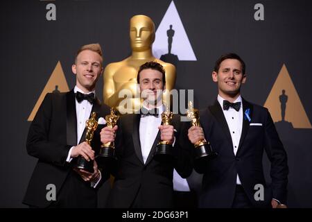 (L-R) Songwriters Justin Paul, Justin Hurwitz e Benj Pasek, vincitori del premio Best Original Song per 'City of Stars' nella sala stampa all'89a cerimonia Oscar (Academy Awards) al Dolby Theatre di Los Angeles, CA, USA, 26 febbraio 2017. Foto di Lionel Hahn/ABACAPRESS.COM Foto Stock