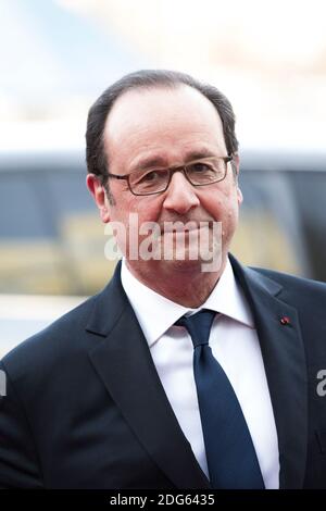 Il presidente francese Francois Hollande partecipa a una cerimonia in occasione del 25° anniversario del Disneyland Paris Resort a Chessy, a est di Parigi, in Francia, il 25 febbraio 2017. Foto di Kamil Zihnioglu/piscina/ABACAPRESS.COM Foto Stock