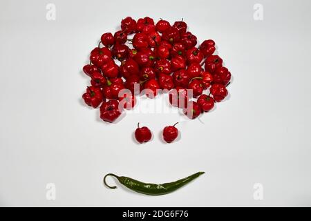 Peperoncino vegetale, faccia del cile su sfondo bianco Foto Stock