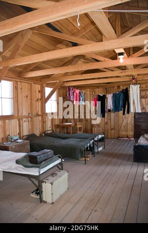 Posti letto nel blocco 14 caserma a Manzanar Nat. Sito storico, un campo dove gli americani giapponesi furono internati durante la seconda guerra mondiale a Owens Valley, California. STATI UNITI. Foto Stock