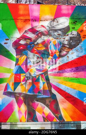 Murale dell'artista di graffiti Kobra a Chelsea, Manhattan, New York Foto Stock