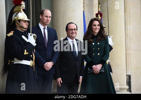Il principe Guglielmo, Duca di Cambridge e Caterina, Duchessa di Cambridge incontra il presidente francese Francois Hollande all'Elysee Palace per una visita ufficiale di due giorni a Parigi il 17 marzo 2017 a Parigi, Francia. Foto di Eliot Blondt/ABACAPRESS.COM Foto Stock