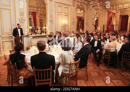 Catherine, Duchessa di Cambridge e William Duc di Cambridge con Anne Llewellyn, la moglie dell'Ambasciatore di sua Maestà in Francia, Edward Llewellyn, partecipano ad una cena ospitata dall'Ambasciatore di sua Maestà in Francia, il 17 marzo 2017 a Parigi, Francia. Foto di Laurent Vu/ piscina / ABACAPRESS.COM Foto Stock