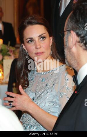 Catherine, Duchessa di Cambridge e William Duc di Cambridge con Anne Llewellyn, la moglie dell'Ambasciatore di sua Maestà in Francia, Edward Llewellyn, partecipano ad una cena ospitata dall'Ambasciatore di sua Maestà in Francia, il 17 marzo 2017 a Parigi, Francia. Foto di Laurent Vu/ piscina / ABACAPRESS.COM Foto Stock