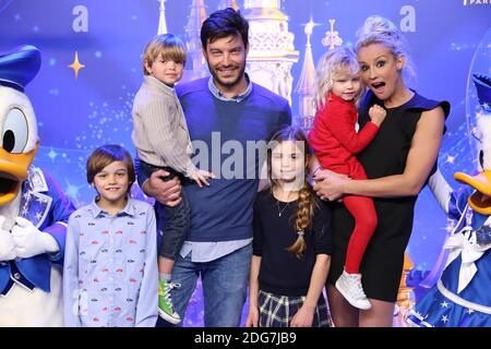 Elodie Gossuin, suo marito Bertrand Lacherie e la loro ragazza che partecipa al 25 ° anniversario di Disneyland Resort Paris a Marne-la-Vallee, periferia di Parigi, Francia, il 25 marzo 2017. Foto di Jerome Domine/ABACAPRESS.COM Foto Stock