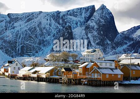 Rorbuer sulle isole Lofot Foto Stock