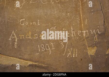 Graffiti a Persepolis, vicino a Shiraz, provincia di Fars, Repubblica islamica dell'Iran Foto Stock