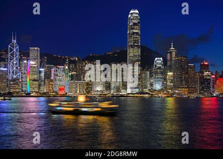 Skyline di Hongkong bei Nacht Foto Stock