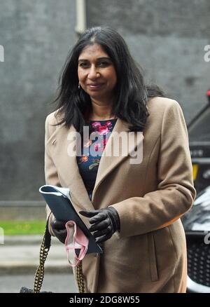 Suella Braverman, avvocato generale, arriva a Downing Street, Londra, prima dell'incontro settimanale del governo presso l'ufficio degli esteri e del Commonwealth (FCO). Foto Stock