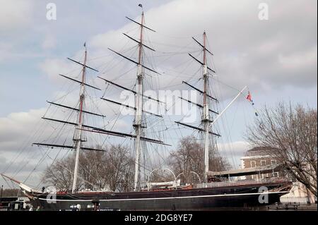 Vista laterale della Cutty Sark, nel suo bacino asciutto, a Greenwich, presa nel 2006, prima del fuoco e del restauro Foto Stock