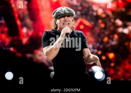 Brian Johnson, della rock band australiana AC/DC, ha suonato dal vivo per il "Rock or Bust World Tour" all'Autodromo Enzo e Dino Ferrari di Imola, Italia Foto Stock